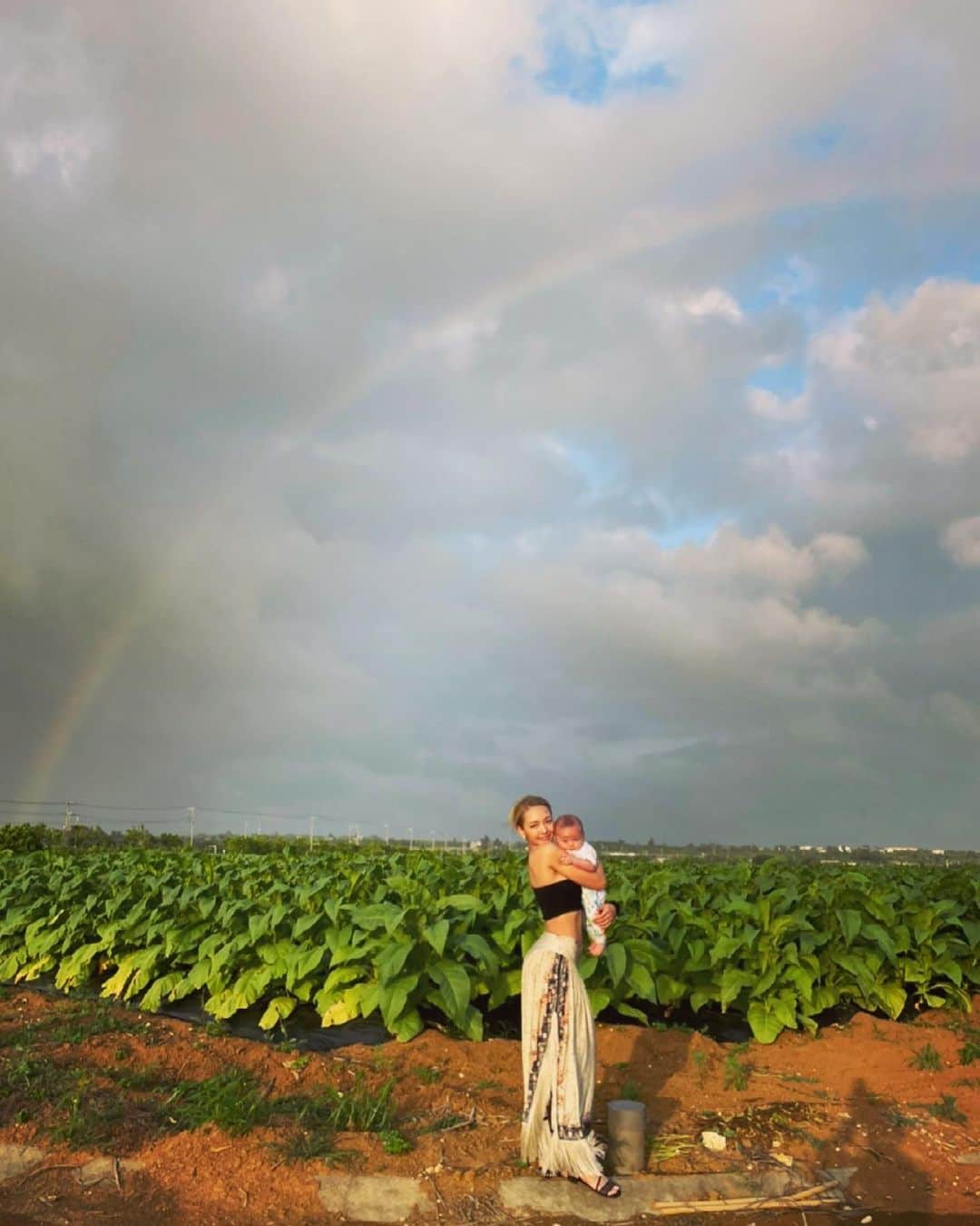 ERIKAさんのインスタグラム写真 - (ERIKAInstagram)「🌎🤎  #Grounding #earth #rainbow」5月7日 12時25分 - erika_supermom