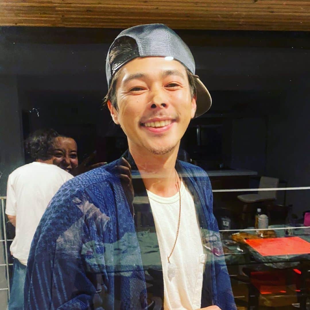 窪塚洋介のインスタグラム：「たくさんのお祝いのメッセージ🎂 ありがとうございます♪ 42歳になりました。」