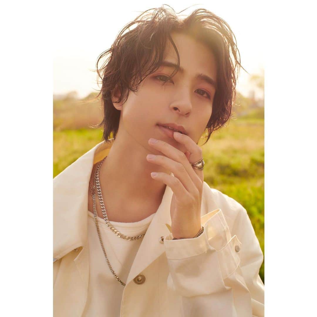 和田颯のインスタグラム：「photographer/yu @uyekiok  hair&make-up/hikaru mochizuki @hikaru.reo  stylist/tsuyoshi nakamura @tsuyoshi_hareteru @dishup.official」