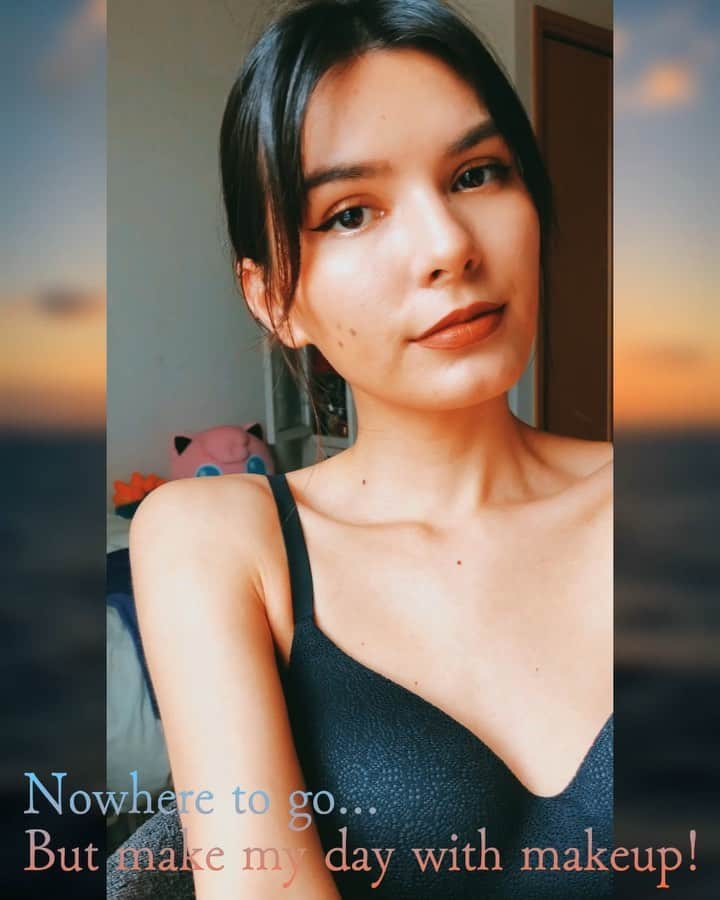 のインスタグラム：「Nowhere to go...But make my day with makeup!  本当は、海行きたい…🏖🦀」