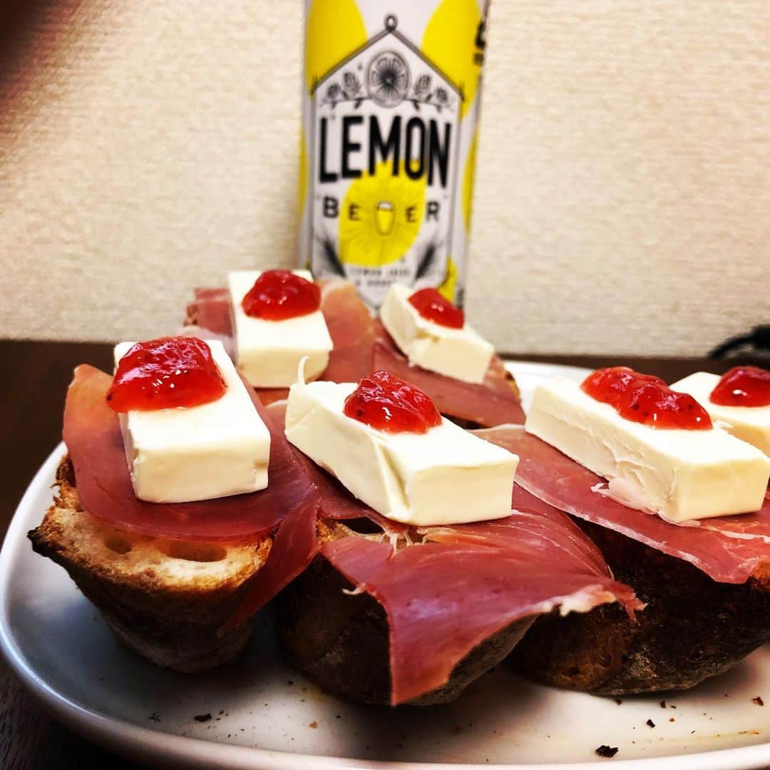 太田雄貴のインスタグラム：「レモンビールとピンチョス スペインナイト🇪🇸  #旅行好きな人と繋がりたい  #スロバキア留学 #世界旅行 #ヨーロッパ #アジア #絶景」