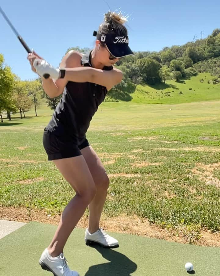 平野ジェニファーのインスタグラム：「It’s almost SUMMER!!! • • • #ineedatan #summer #2021 #tourlife #lpga #jlpga #practice #hardwork #workhard #jenniferhirano #happy #sleeveless #lululemon #golfer #golflover #golfswing #progolfer #professionalgolfer #covidsucks #instagolf #instadaily #instavideo #instagood #hungry #instafashion #i̇nstamood #japan #contracosta」