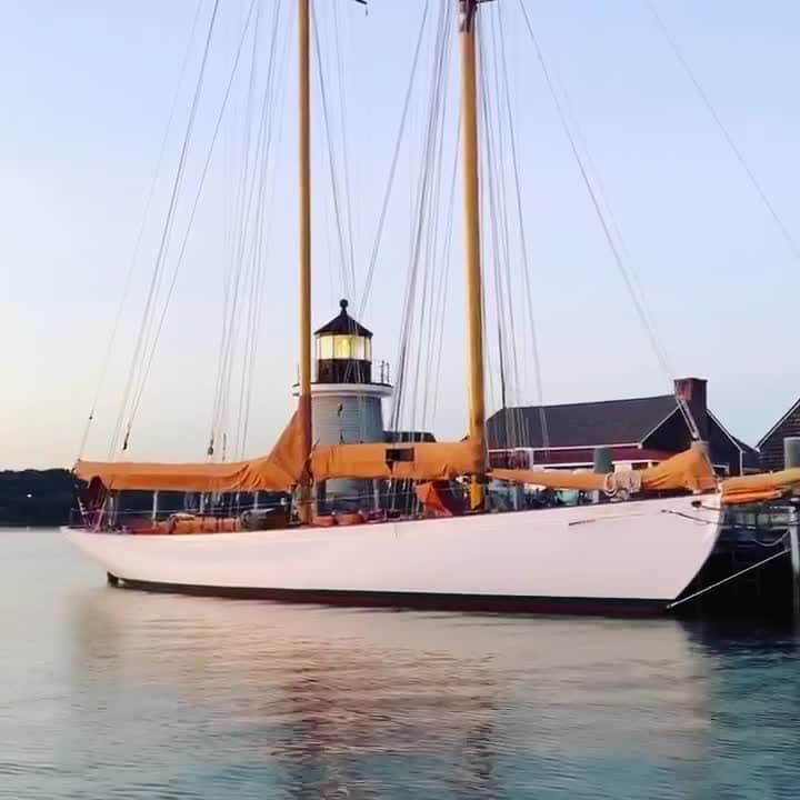 Visit The USAのインスタグラム：「Sailing into the weekend in Mystic, Connecticut! ⛵ The Mystic Seaport Museum is the largest maritime museum in the USA! The museum covers 7 hectares on the Mystic River and features a recreation of a New England coastal village, shipyard, and maritime artifacts. It is even home to the oldest commercial ship in the USA, Charles W. Morgan. #VisitTheUSA 📸 : @thisismystic」