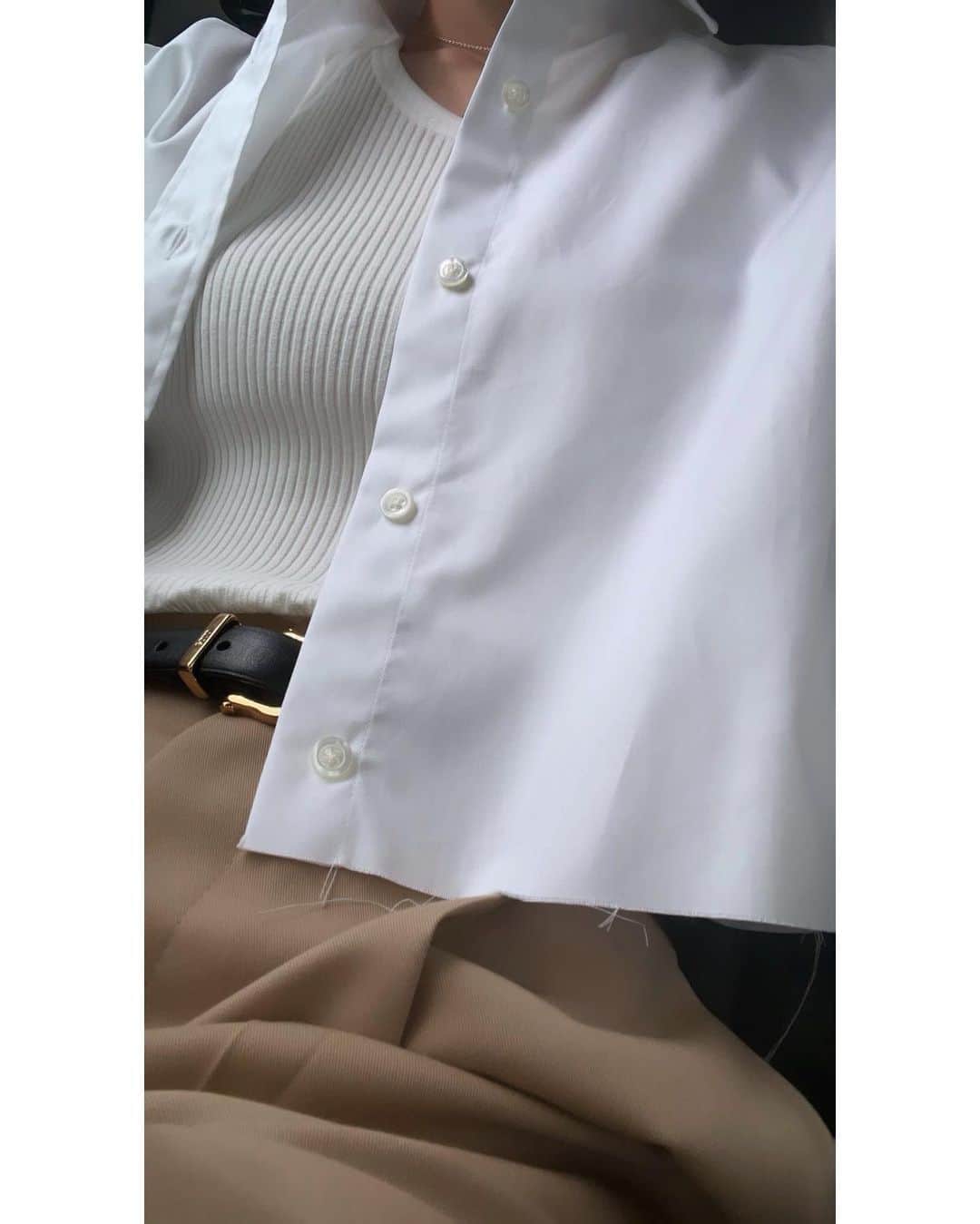 神山まりあさんのインスタグラム写真 - (神山まりあInstagram)「切りっぱなしのシャツがたまらん。 @hommegirls  海外モデルさんの着こなしを真似したスタイルなtoday💋  #ootd」5月7日 16時57分 - mariakamiyama