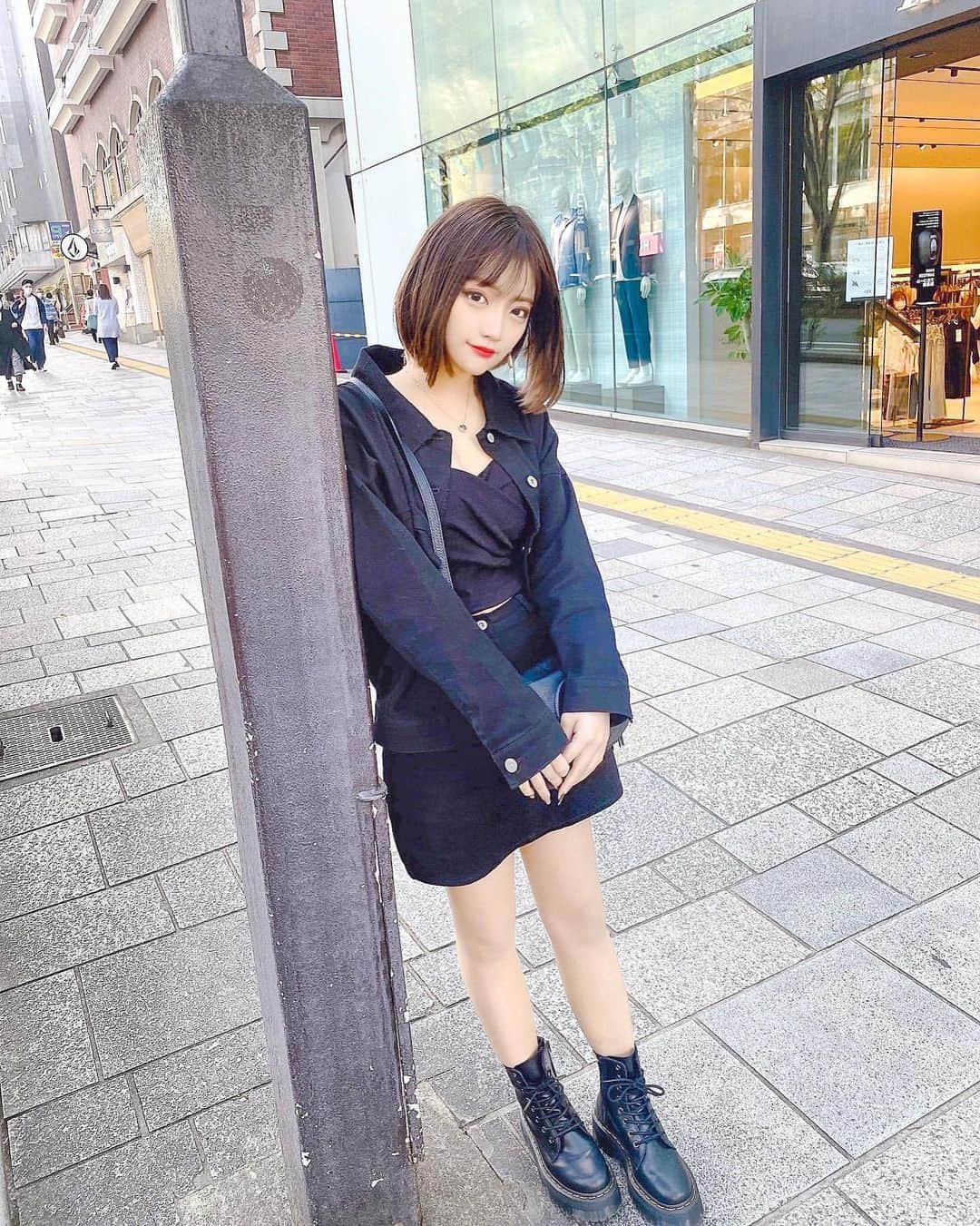 美女美容事情さんのインスタグラム写真 - (美女美容事情Instagram)「《かわゆいショート美女😚💖》 *⁠ 今回ご紹介させて頂きますのは!!👀❤︎⁠⠀ ⁠⠀⁠⠀⁠⠀⁠⠀ Y u i N a ☁️さん< @y_i_n35 > の素敵なお写真📸⁠⠀⁠⠀⁠⠀⁠⠀ *⁠⠀⁠⠀⁠⠀⁠⠀ 可愛すぎるショートヘア女子💖⏱ シンプルな黒コーデに腕時計が合ってますね!!😊✨ *⠀⁠⠀⁠⠀⁠⠀⁠⠀ Y u i N a ☁️さん< @y_i_n35 > ⁠⠀⁠⠀⁠⠀⁠⠀ 素敵な投稿ありがとうございました☺️📸✨ *⠀⁠⠀⁠⠀⁠⠀⁠⠀ Y u i N a ☁️さんのアカウントには他にも素晴らしい投稿が沢山ありますので是非覗いてみてくださいね💁‍♀️💙⁠⠀⁠⠀⁠⠀⁠⠀ *⠀⁠⠀⁠⠀⁠⠀⁠⠀ △▼△▼△▼△▼△▼△▼△▼△▼△▼ ⁠⠀⁠⠀⁠⠀ ❤🧡💛「美女美容事情」💚💙💜⠀⠀⠀⠀⠀⠀⠀⠀⠀⠀⠀⠀⠀⠀⁠⠀⁠⠀⁠⠀⁠⠀⁠⠀ 👇掲載ご希望の方は👇⠀⠀⠀⠀⠀⠀⠀⠀⠀⠀⠀⠀⠀⠀⠀⁠⠀⁠⠀⁠⠀⁠⠀⁠⠀ @b_b_j.jタグ付けと🖤 # ビジョビ ⁠⠀ 🖤タグ付けお願いします✨⠀⠀⠀⠀⠀⠀⠀⠀⠀⠀⠀⠀⠀⠀⠀⁠⠀⁠⠀⁠⠀⁠⠀⁠⠀ △▼△▼△▼△▼△▼△▼△▼△▼△▼ ⁠⠀⁠ #美女 #美容 #腕時計 #かわいい #ショートヘア #ショート女子 #ショートヘア女子 #短髪女子 #黒コーデ #ブラックコーデ #ファッション #ダニエルウェリントン #DWセラミック  #Iconiclinkceramic #danielwellington」5月7日 17時36分 - b_b_j.j