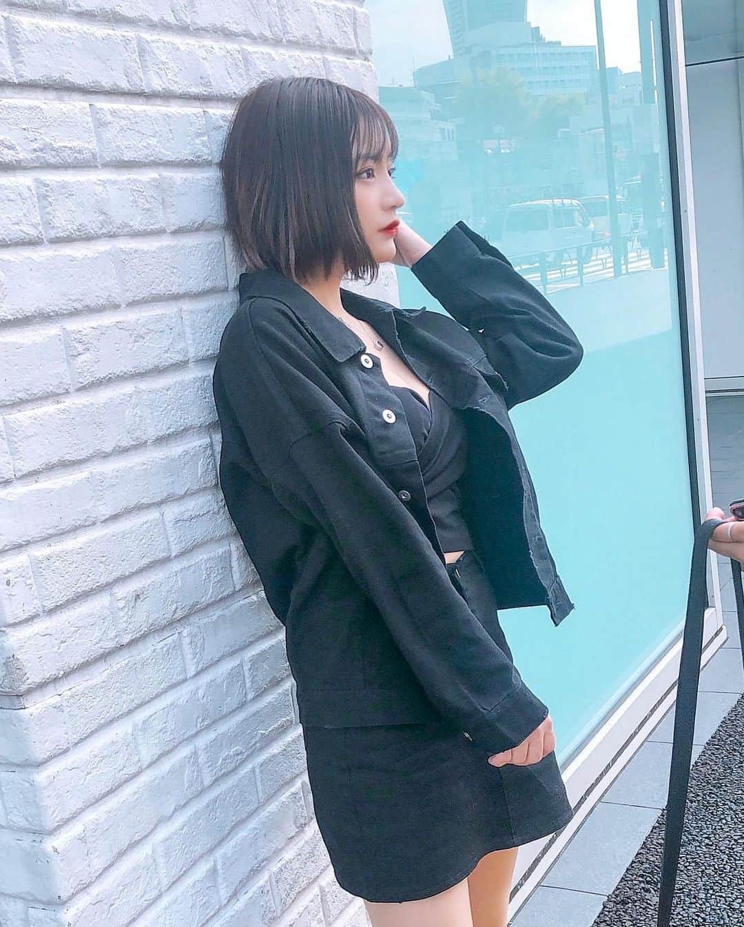 美女美容事情さんのインスタグラム写真 - (美女美容事情Instagram)「《かわゆいショート美女😚💖》 *⁠ 今回ご紹介させて頂きますのは!!👀❤︎⁠⠀ ⁠⠀⁠⠀⁠⠀⁠⠀ Y u i N a ☁️さん< @y_i_n35 > の素敵なお写真📸⁠⠀⁠⠀⁠⠀⁠⠀ *⁠⠀⁠⠀⁠⠀⁠⠀ 可愛すぎるショートヘア女子💖⏱ シンプルな黒コーデに腕時計が合ってますね!!😊✨ *⠀⁠⠀⁠⠀⁠⠀⁠⠀ Y u i N a ☁️さん< @y_i_n35 > ⁠⠀⁠⠀⁠⠀⁠⠀ 素敵な投稿ありがとうございました☺️📸✨ *⠀⁠⠀⁠⠀⁠⠀⁠⠀ Y u i N a ☁️さんのアカウントには他にも素晴らしい投稿が沢山ありますので是非覗いてみてくださいね💁‍♀️💙⁠⠀⁠⠀⁠⠀⁠⠀ *⠀⁠⠀⁠⠀⁠⠀⁠⠀ △▼△▼△▼△▼△▼△▼△▼△▼△▼ ⁠⠀⁠⠀⁠⠀ ❤🧡💛「美女美容事情」💚💙💜⠀⠀⠀⠀⠀⠀⠀⠀⠀⠀⠀⠀⠀⠀⁠⠀⁠⠀⁠⠀⁠⠀⁠⠀ 👇掲載ご希望の方は👇⠀⠀⠀⠀⠀⠀⠀⠀⠀⠀⠀⠀⠀⠀⠀⁠⠀⁠⠀⁠⠀⁠⠀⁠⠀ @b_b_j.jタグ付けと🖤 # ビジョビ ⁠⠀ 🖤タグ付けお願いします✨⠀⠀⠀⠀⠀⠀⠀⠀⠀⠀⠀⠀⠀⠀⠀⁠⠀⁠⠀⁠⠀⁠⠀⁠⠀ △▼△▼△▼△▼△▼△▼△▼△▼△▼ ⁠⠀⁠ #美女 #美容 #腕時計 #かわいい #ショートヘア #ショート女子 #ショートヘア女子 #短髪女子 #黒コーデ #ブラックコーデ #ファッション #ダニエルウェリントン #DWセラミック  #Iconiclinkceramic #danielwellington」5月7日 17時36分 - b_b_j.j