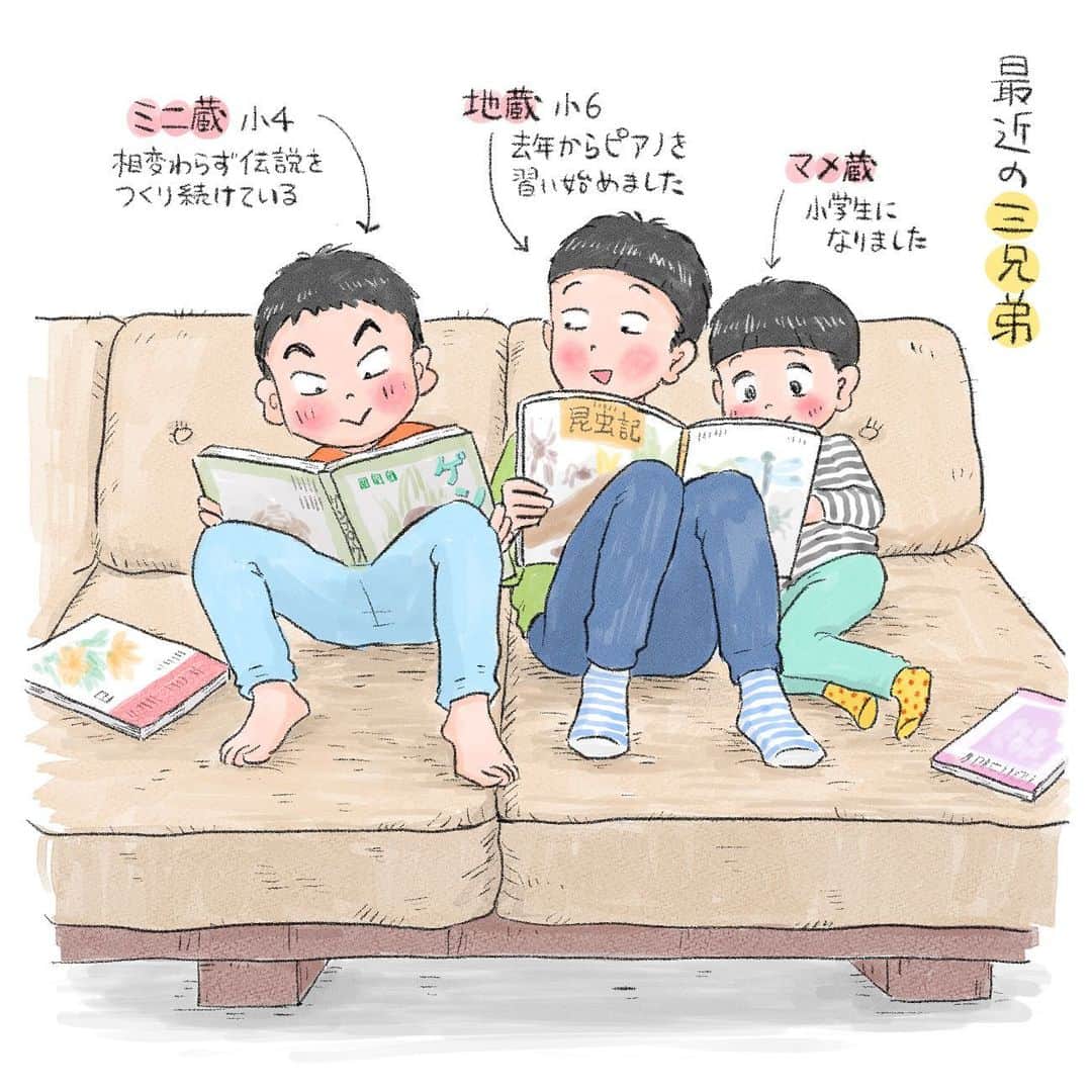 マルサイのインスタグラム：「どもども！ お久しぶりです〜。 前回の投稿から気付けば3ヶ月。 その間に三男は幼稚園を卒園して小学1年生になりました。 長男なんか6年生になっちゃった。 絵日記を描き始めて6年ほど経ちますが、子どもの成長があっという間すぎて震えます。  子どもがでっかくなってきて絵日記のネタにするのもアレかな〜と思うことも多々あり、以前から今後の方向性を模索していたのですが、子どもネタ以外も描いていこうかな、とか考えてます。 (ちなみに裏アカウントは定期的に投稿中 ！@ura_maru_sai )  そんなわけで頻度は低めではありますが、また近況報告がてら投稿しますね〜🤟🏻  #最近といいつつ昨年始めたピアノのことをピックアップ #本人の希望で始めたピアノ #おうちにピアノがやってきた #全然練習しねぇ #宝の持ち腐れオブザイヤー」