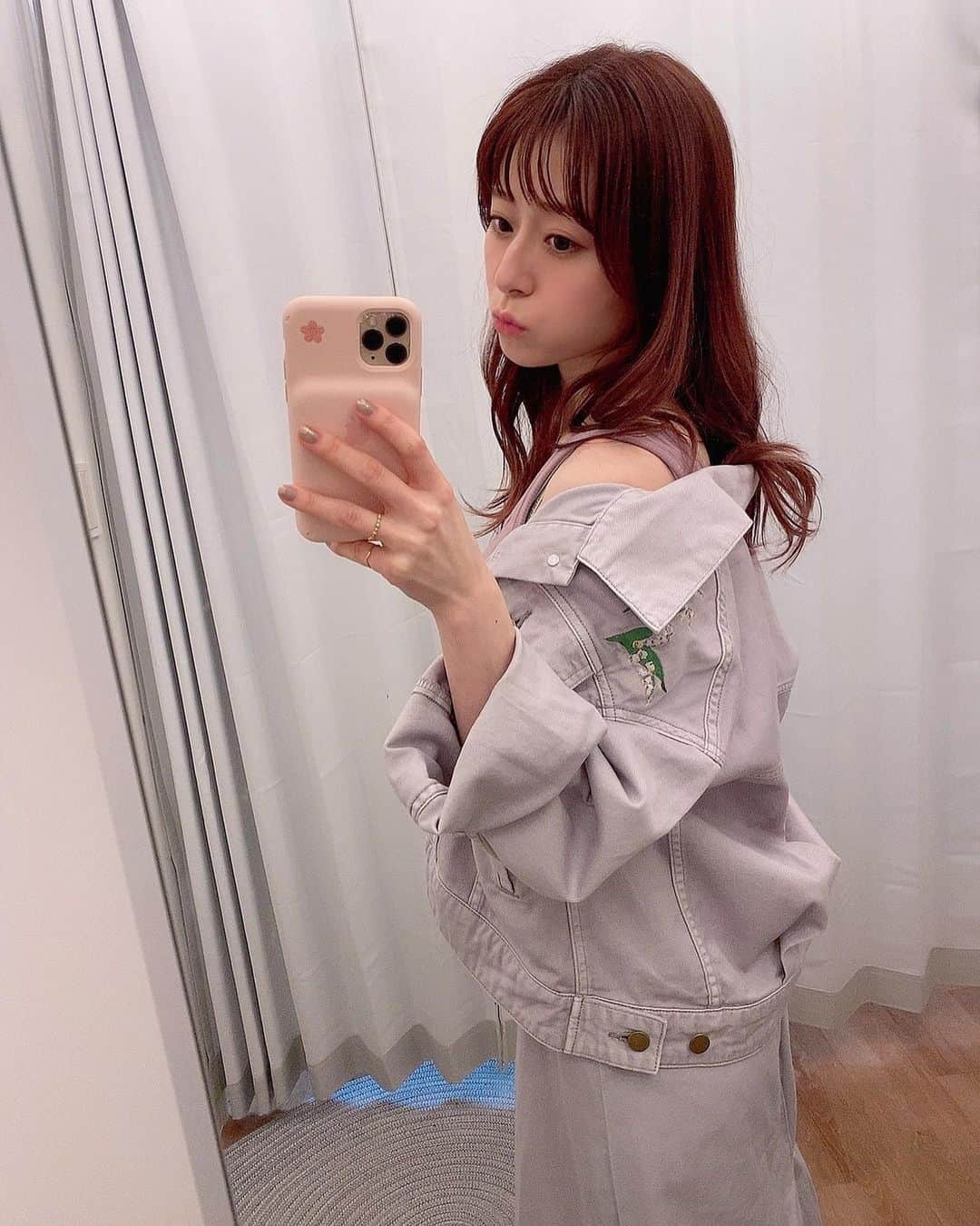 のインスタグラム：「🍬🤍  昨日はインスタライブ 見てくれたみんなありがとう🤍  その後はサイサイラジオでした🤍 いつもメッセージたくさんありがとう☺️🌼　花よりイケボシーズン3がとうとう始まったよ…！！♡  そんな昨日はお気に入りのセットアップを着てました☺︎ 中はタンクトップ着てたよ🌼  4枚目の写真にタグ付けしてます🏷♡  #jourdemuguet #ジュールドミュゲ #ootd #ゆかこーで #deicy #casselini  #fashion #muguet」