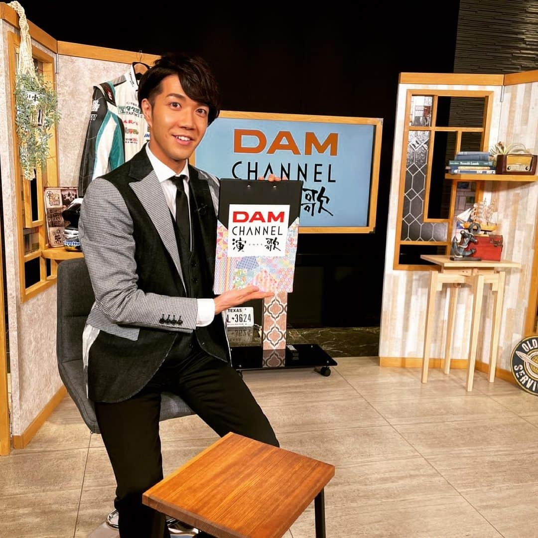 中澤卓也さんのインスタグラム写真 - (中澤卓也Instagram)「今日はMCを務める、「DAM CHANNEL演歌」の収録へ〜🙆‍♂️✨ 今回も素敵なゲストの方々と、色んなお話を👍 配信をお楽しみに〜、通信カラオケDAMのあるお店でぜひチェックを🎤  #第一興商 #damchannel演歌 #mc #カラオケdam #日本クラウン #約束 #中澤卓也」5月7日 18時08分 - takuya_nakazawa.118