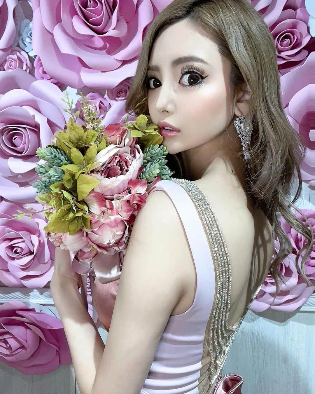 葉月芽生さんのインスタグラム写真 - (葉月芽生Instagram)「🎀💕💕  backribbonが 可愛すぎるドレス👗💓 @angelr_dress   本日発売だよー😚💋  #angelr  #dress  #new  #pink  #ribbon  #エンジェルアール  #ドレス」5月7日 18時27分 - mei_hazuki