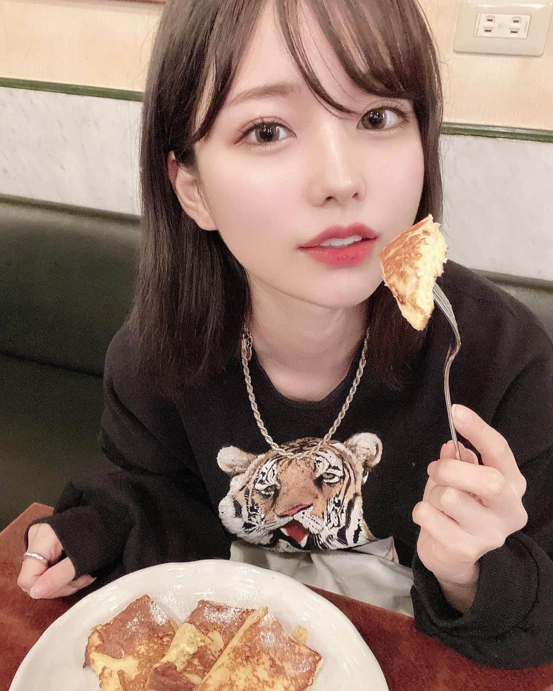 sarimaru(国木田さりまる)のインスタグラム：「せっかく髪伸ばして巻ける長さになってきたのに梅雨入りは残念すぎる🤦🏻‍♀️」