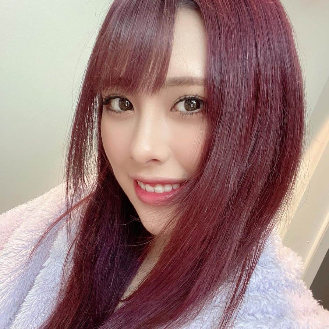 柳瀬アビーさんのインスタグラム写真 - (柳瀬アビーInstagram)「にゅーーカラー！ セルフでやっちまった髪をこんなに綺麗にして頂きました✨ @ales_anchan さんありがとうございます🥰   # イメチェン#ヘアカラー#派手髪#パープル#原宿#japan#haircolor#purple#selfie#makeup#model#me#like4likes#instagood」5月7日 19時38分 - abbie_yanase
