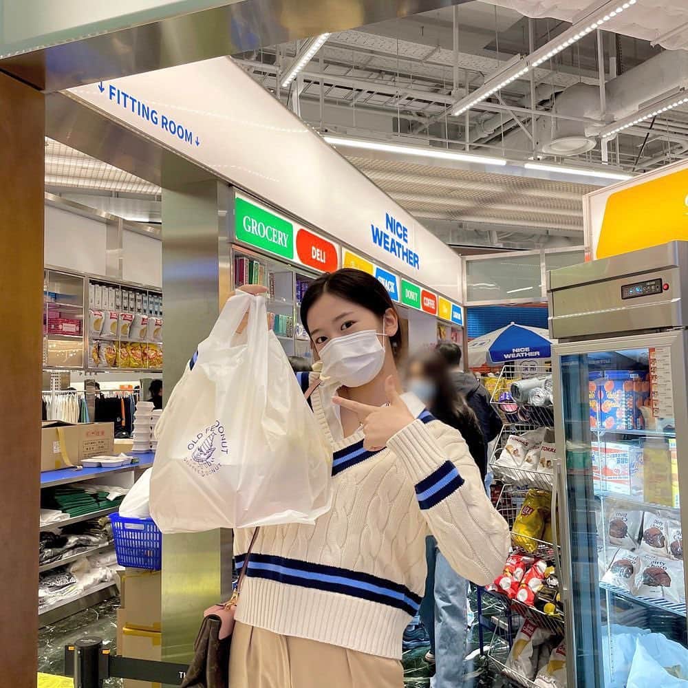 のインスタグラム：「grocery shopping with yujin 🛍🛒」