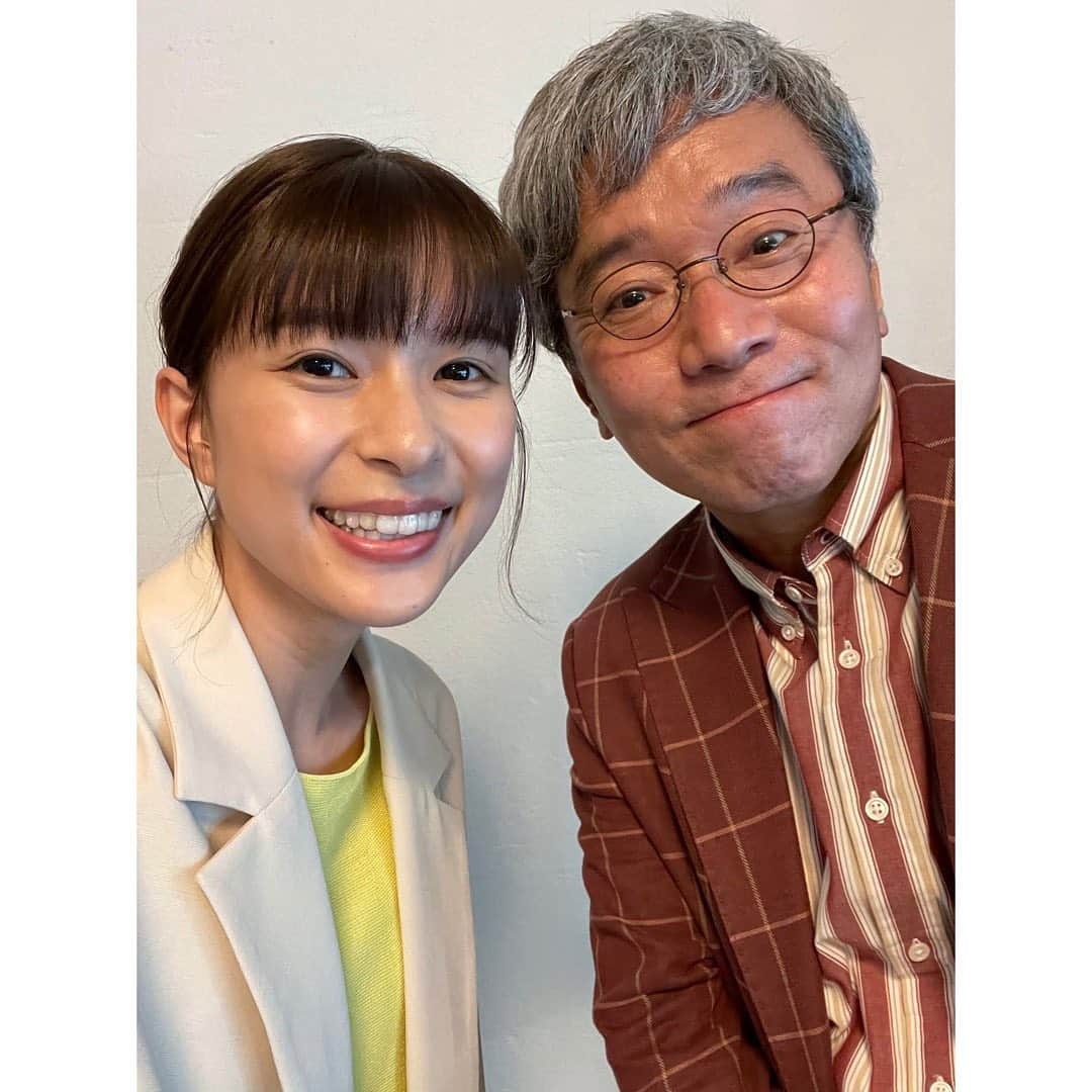 芳根京子さんのインスタグラム写真 - (芳根京子Instagram)「「半径5メートル」 今夜22時から第2話の放送です。  尾美さん演じる丸山デスク夫妻に問題が...！  いつも温かく包み込んでくれる、 珈琲担当の丸山デスクです。  あ、なんと宝子さんは出張ホスト百人斬りしてます。笑  ふーみんも一緒に取材しました。笑  お楽しみ☺︎  #半径5メートル」5月7日 20時42分 - yoshinekyoko