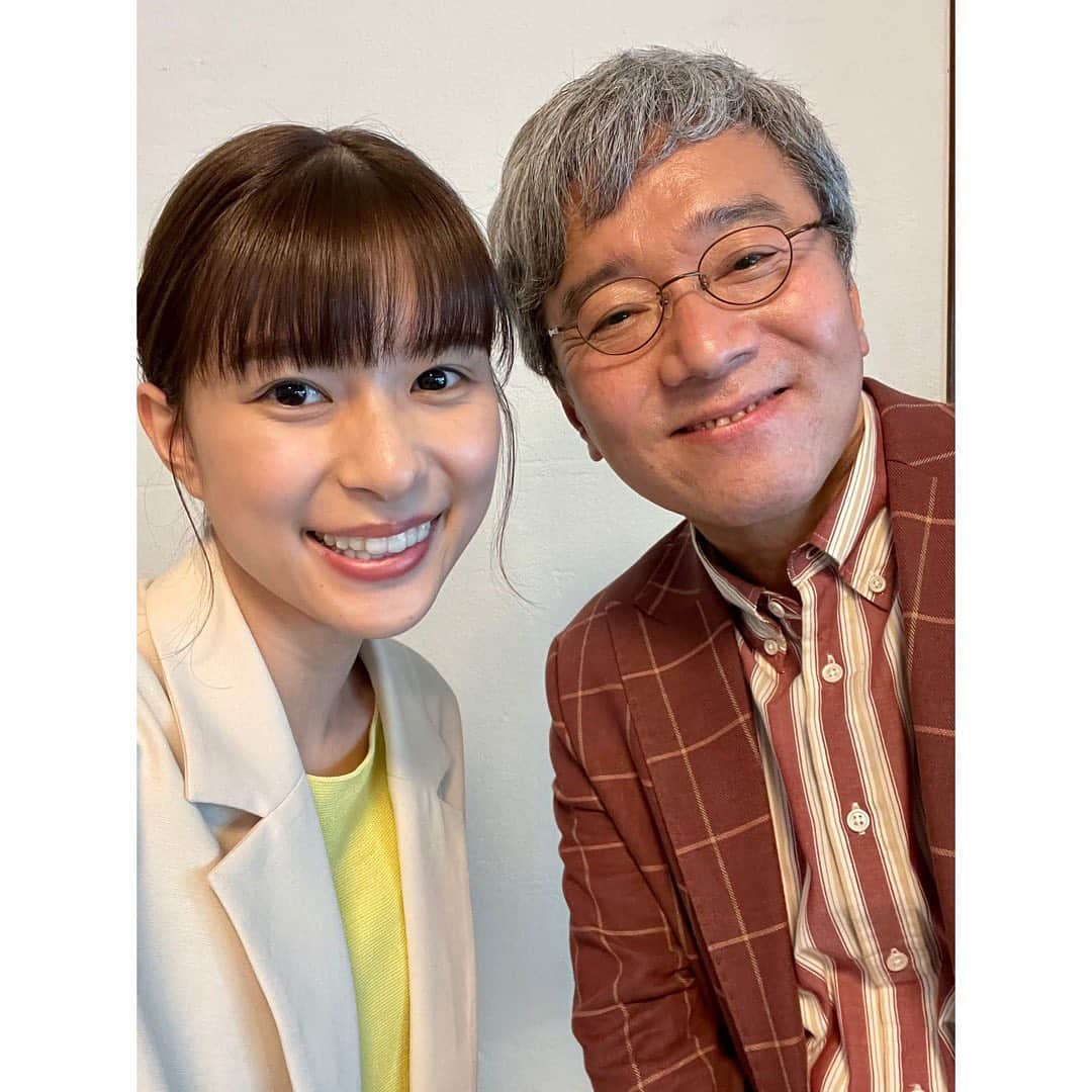 芳根京子さんのインスタグラム写真 - (芳根京子Instagram)「「半径5メートル」 今夜22時から第2話の放送です。  尾美さん演じる丸山デスク夫妻に問題が...！  いつも温かく包み込んでくれる、 珈琲担当の丸山デスクです。  あ、なんと宝子さんは出張ホスト百人斬りしてます。笑  ふーみんも一緒に取材しました。笑  お楽しみ☺︎  #半径5メートル」5月7日 20時42分 - yoshinekyoko