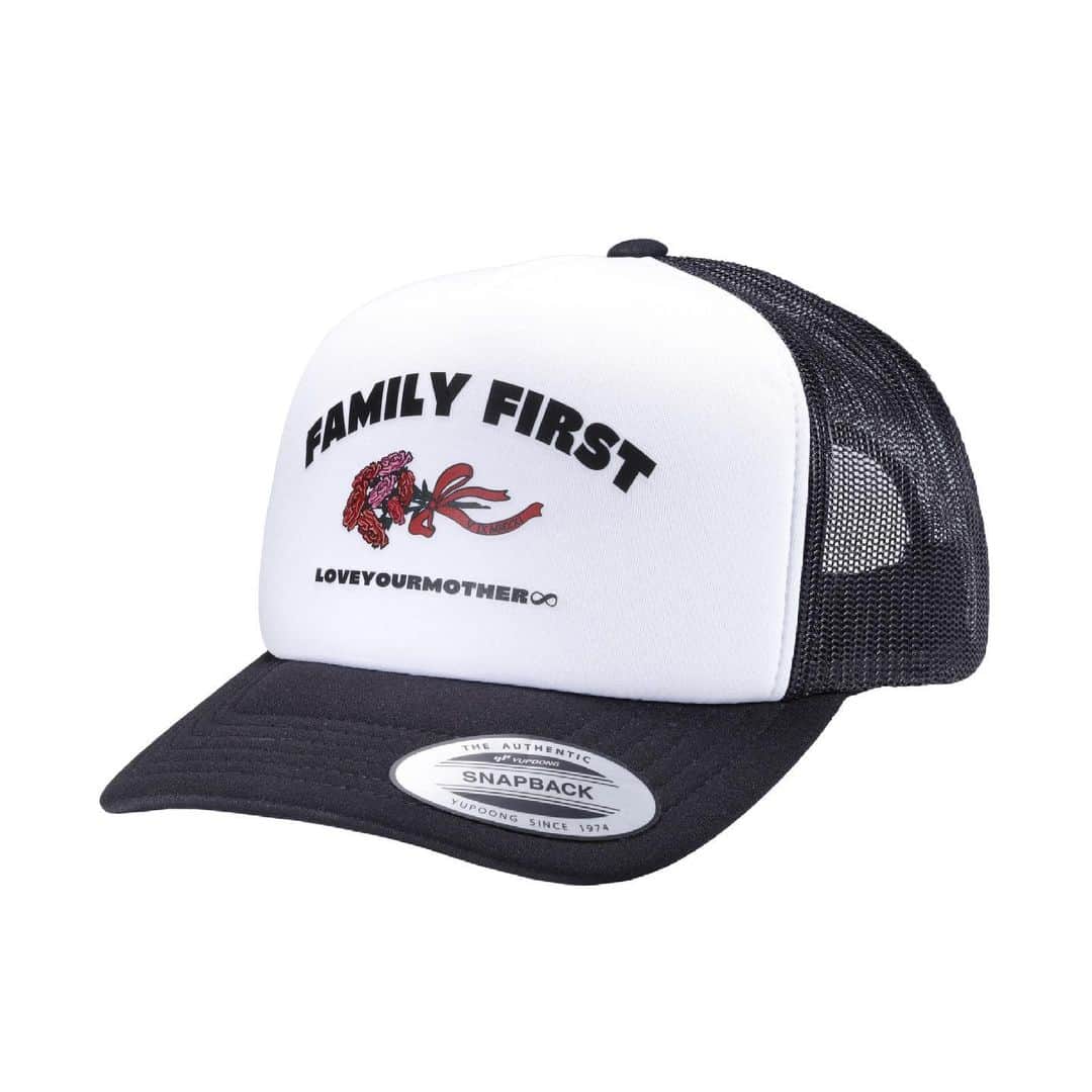KEIJUのインスタグラム：「'MOTHER'S DAY PACK' ﻿ TOMMOROW 20:00💐🕊﻿ ﻿ ・”FAMILY FIRST” L/S TEE  6,248円(税込) ﻿  Color: WHITE, BLACK / Size: M, L, XL﻿ ・"FAMILY FIRST” CAP 6,248円(税込) ﻿ ・”FAMILY FIRST” MUG 3,248円(税込) ﻿ ・”MOM” RING 21,780円(税込)」