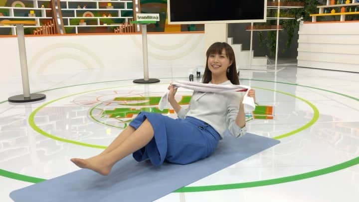 南條早紀のインスタグラム：「あしたもフルサタ！❤️観てね☺️  こんばんは🌙 あしたのフルサタ！は ストリートピアノ特集です🎹  コロナ禍のなか、塞ぎがちな気持ちを 明るくしてくれるピアノの音色。  富山市のファボーレにピアノを置いてみたら 素敵な演奏と人々の想いに触れました…😊❤️  …動画は、あすの放送内容には 関係ありませんが 1年ほど前のもの😂 お知らせ用の画像がなくて、 探していたら懐かしい動画が🤸‍♀️  フルサタ！のスタジオで タオルを使った簡単トレーニングです✨  なかなかキツイのでおすすめです☺️  では！あすのフルサタ！ 11:24〜富山テレビで お会いしましょう😇✨  #富山テレビ #フルサタ #特集 #ストリートピアノ #アナウンサー #南條早紀 #なんじょうのにちじょう」