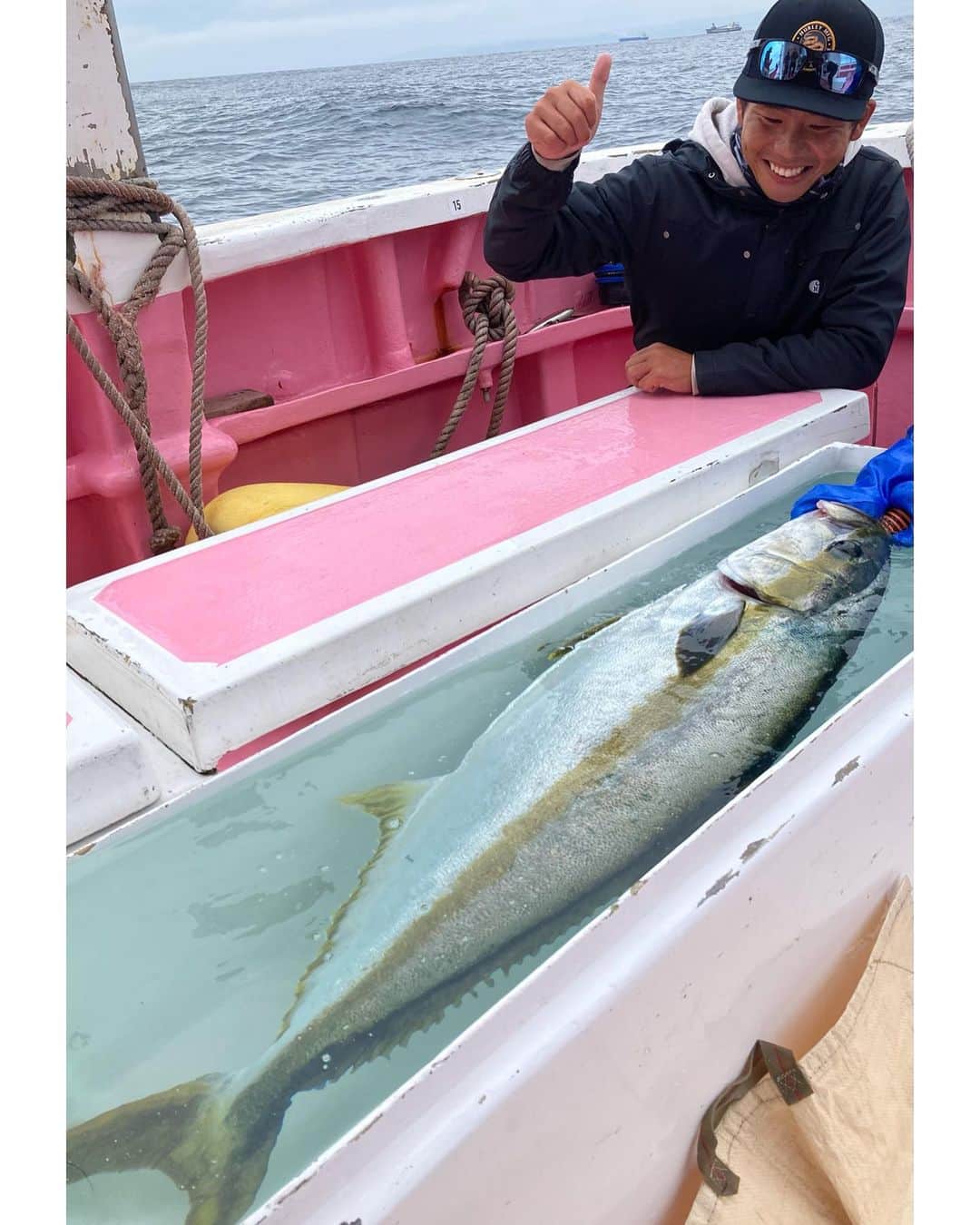 大原洋人さんのインスタグラム写真 - (大原洋人Instagram)「First ever catch king fish in Japan🐟  念願の初ヒラマサ🐟18kg!!! 今まで釣った魚とは比べ物にならなかった でももっとデカイの釣りたい！！  山正丸さんのもとで色々教えてもらいようやくキャッチできた！ 船長をはじめ、周りの方々のサポートで釣ることができました😊  目指せ30kgオーバー！  #投政 #オフショアキャスティング #外房 #ヒラマサ」5月7日 21時32分 - hirotoohhara