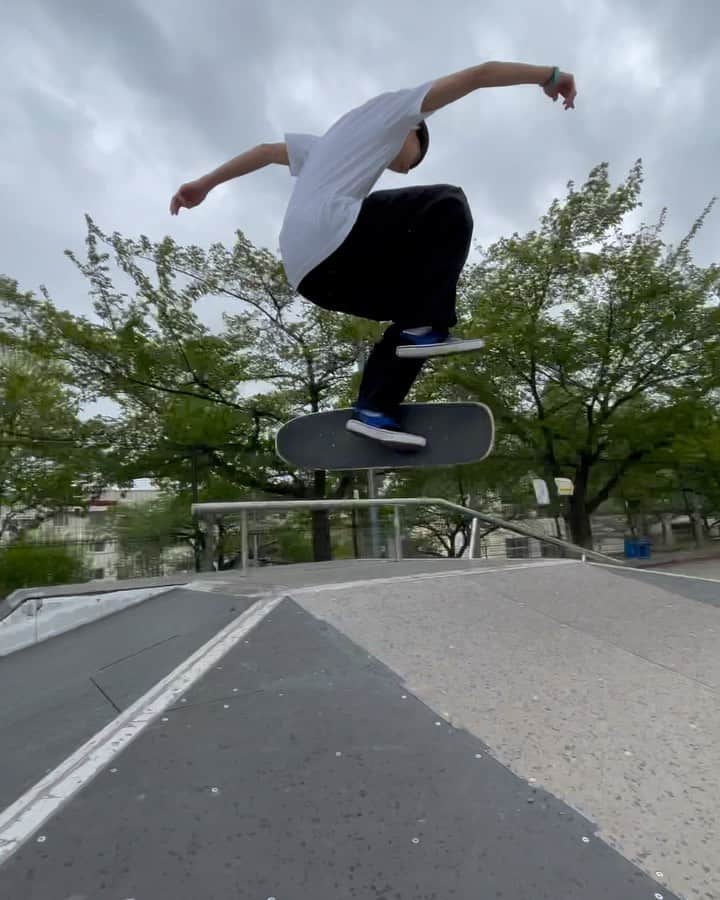 のインスタグラム：「Takara & Takumu 📹  iPhoneの撮影むずい🙃 @takara19skt @lil.t.__  @diaspora_skateboards」
