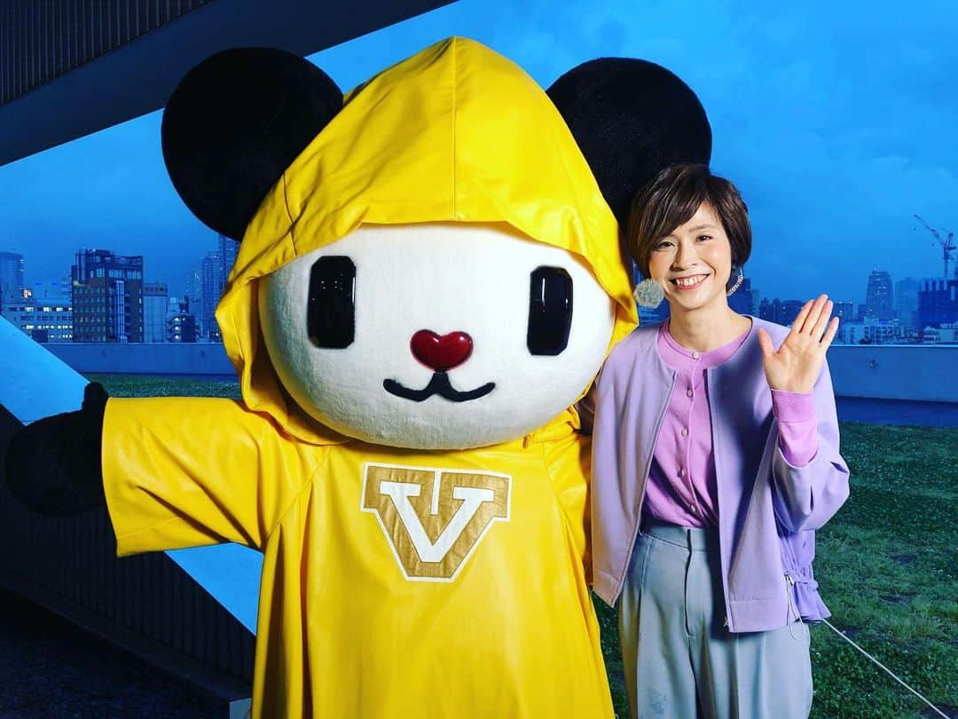 今村涼子さんのインスタグラム写真 - (今村涼子Instagram)「㊗️ゴーちゃん。10周年！ お天気コーナーも 10年頑張ってくれてありがとう！ これからもよろしくね！ #ゴーちゃん10周年  久々#雨ガッパ#ゴーちゃん」5月7日 21時43分 - ryoko.imamu