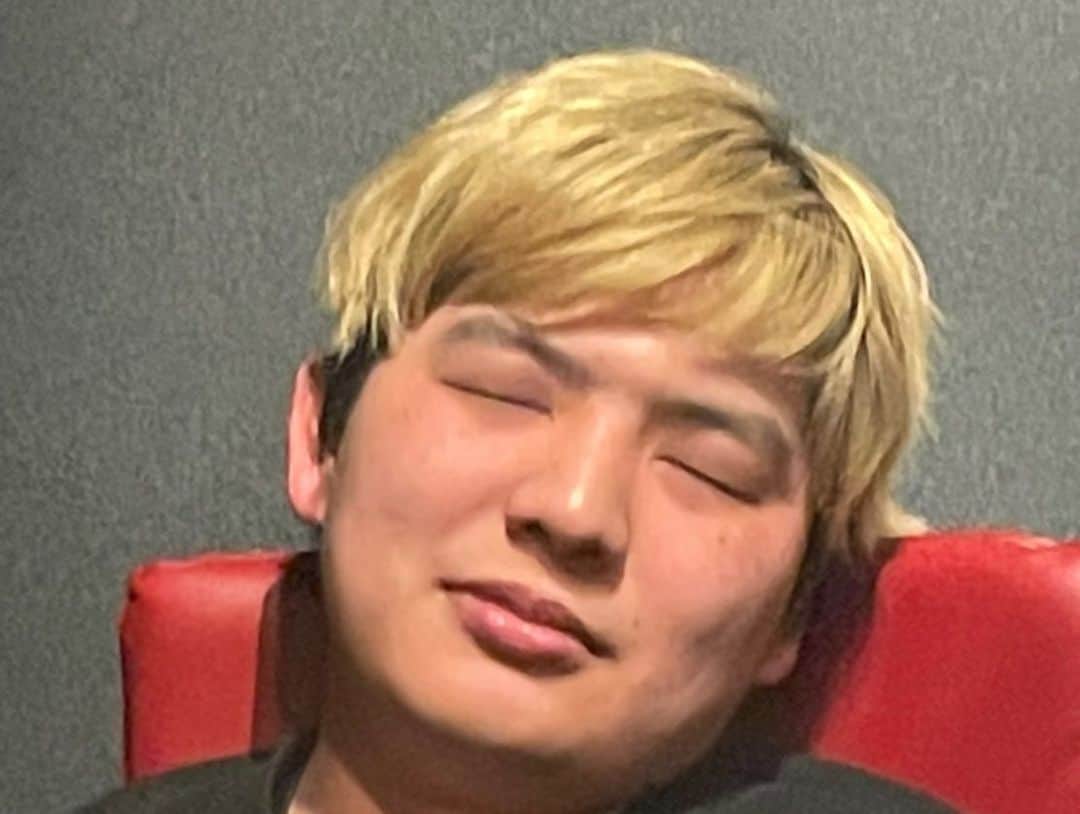 ちぃさんのインスタグラム写真 - (ちぃInstagram)「新メンバーの歓迎会📸  りなみんさんの写真が全部壺すぎる🤣  これからもスカイチーム8人をよろしくお願いします🙇‍♀️  これからもいっぱい思い出増やしていくぞ✌️✨   #スカイチーム  #新メンバー  #笑顔が一番  #りなみんさん  #壺」5月7日 21時52分 - skyteam_chii