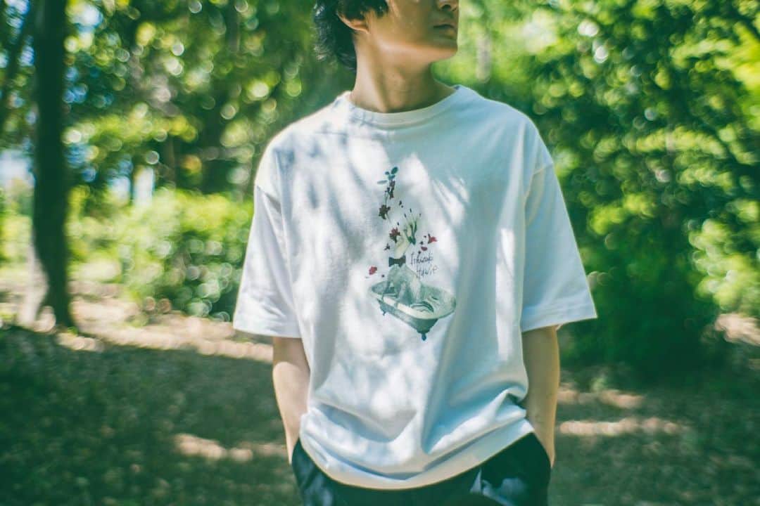 石崎ひゅーいのインスタグラム：「🛒New Goods Info🛒  2021(S/S) BIGシルエット Tシャツ  ーーーーーーーーーー Price：￥3,500-(tax in) Size：M／L ーーーーーーーーーー  ＊5月上旬より順次発送予定 ＊どなたでもご購入いただけます。  photo by @pbys_1986   official-store.jp/ningenzukan/ #石崎ひゅーい」