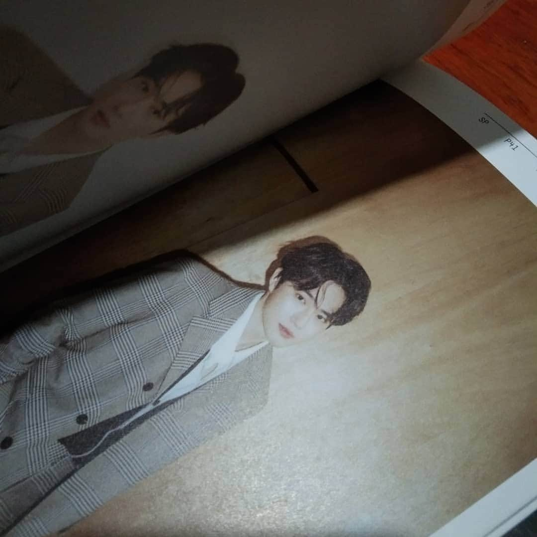 スホさんのインスタグラム写真 - (スホInstagram)「NP: Starry Night - EXO Suho 🎶  Ps. Suho's "Self-Portrait" Album is really a masterpiece! Good night~   #exo #weareoneexo #suho #selfportrait」5月7日 22時02分 - abcdexo_408