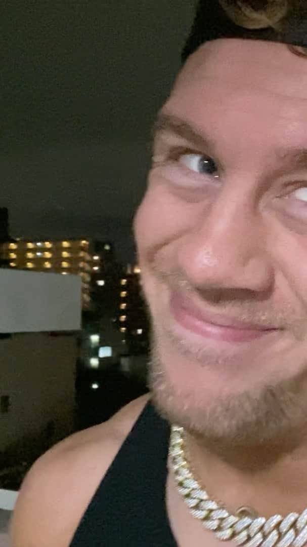 ウィル・オスプレイのインスタグラム：「For one man this is one big excuse!!!」