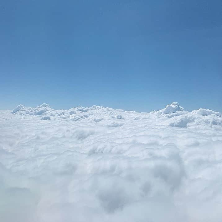 森戸知沙希さんのインスタグラム写真 - (森戸知沙希Instagram)「✈️ 　　　 　　　 　　　 　　　　  この前のった飛行機から見えた雲すごかった☁️ 　　 　　　 　　　 #morningmusume21  #helloproject  #モーニング娘21  #森戸知沙希  #今日は  #佐藤優樹 さん #お誕生日 🎉 #おめでとうございます 🎂 #22歳  #びっくり」5月7日 22時15分 - chisaki__morito.official