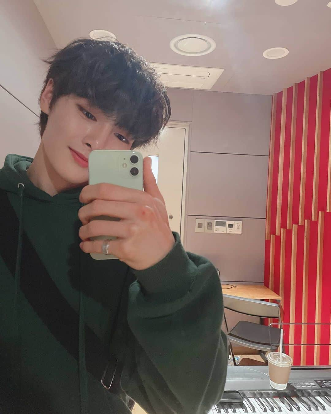 Stray Kidsさんのインスタグラム写真 - (Stray KidsInstagram)「초록초록💚 #StrayKids#STAY#OOTD#IN스타그램#🦊」5月7日 22時29分 - realstraykids