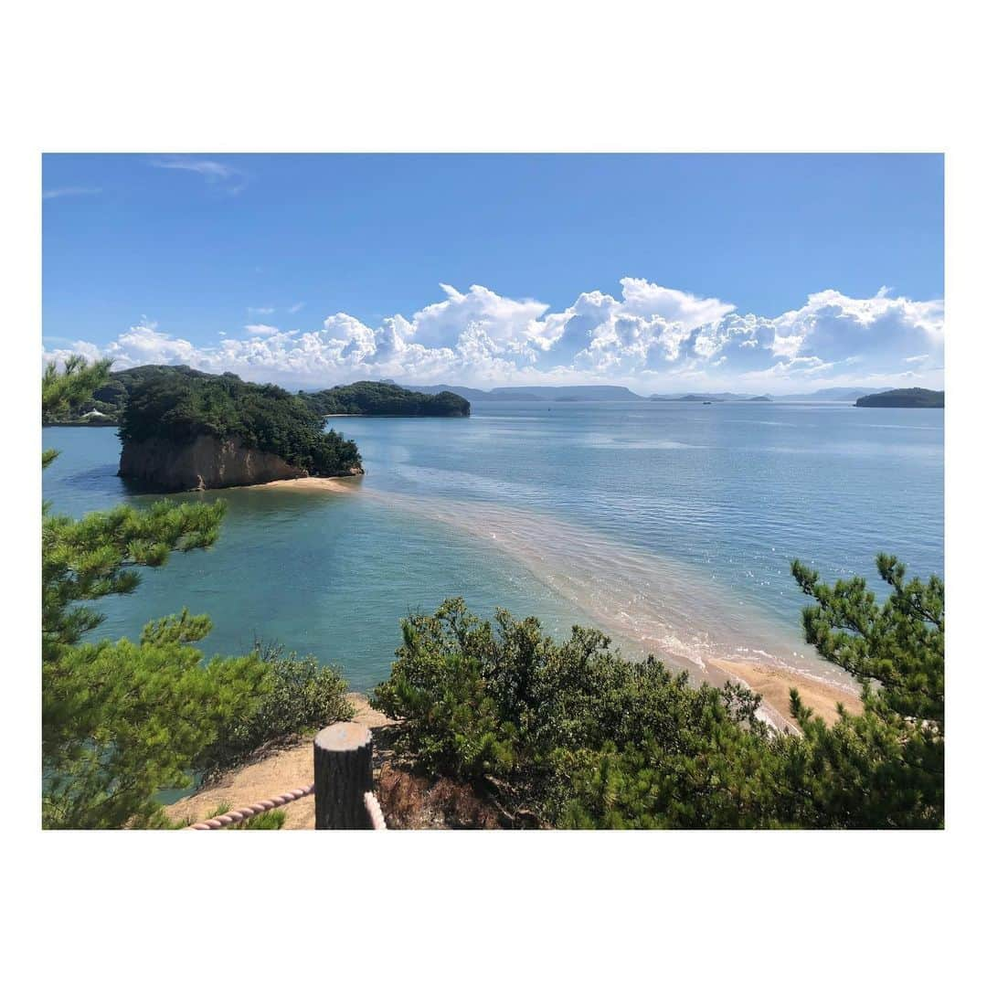 白戸ゆめのさんのインスタグラム写真 - (白戸ゆめのInstagram)「🏝 . 大切な友だちとの小豆島🌺 今は会えないけど こうして香川に 会いに来てくれることに感謝🫂 . 私の頑張れる理由のひとつ。 ありがとう🐰 早く会いたいなあ🥺🥺 . #過去pic #小豆島 #エンジェルロード #nofilter  #天使の羽 #ワンピース #マークジェイコブス  #青空 #瀬戸内海 #景色 #絶景 #今週 #地味に頑張ってる #毎日投稿  #休んでた分の #1週間 #挽回できたかな」5月7日 22時23分 - yumeno.s_