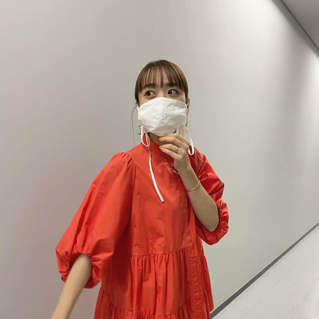 近藤千尋のインスタグラム：「おはようございます☀ 昨日は近しい方が体調を崩してしまい 念のため、太田夫婦でラヴィット お休みを頂きました💦🙇🏻‍♀️ PCRの結果でその方も陰性でした。 ご心配おかけしましたm(__)m 太田家は今のところみんな元気ですが 体調の変化や感染対策に気をつけながら 生活していきます。  今日はおうちで何しようかなぁ🏠 ファッションに合わせて クレべアンドの不織布マスクの上に 可愛い布マスク❤️ でも 予防効果は2倍にはならないみたい😅💦」