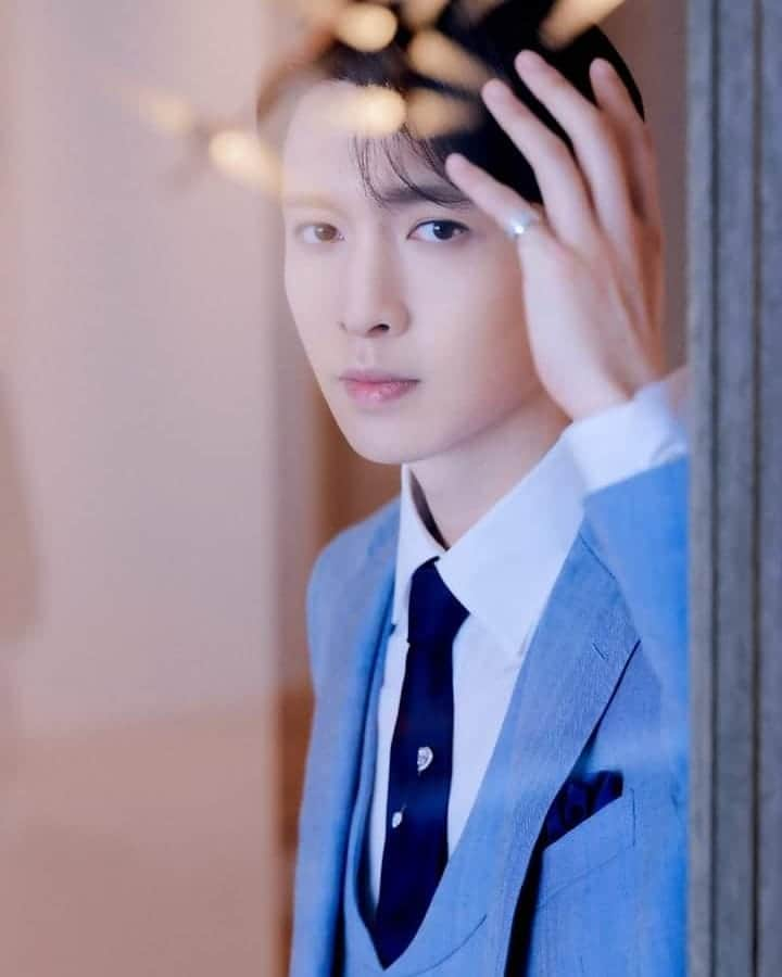 スホさんのインスタグラム写真 - (スホInstagram)「LAY STUDIO WEIBO UPDATE 💙 Don't be like this, Lay huhu~ #exo #weareoneexo #yixing」5月8日 8時53分 - abcdexo_408