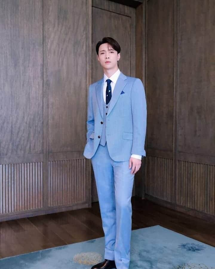 スホさんのインスタグラム写真 - (スホInstagram)「LAY STUDIO WEIBO UPDATE 💙 Don't be like this, Lay huhu~ #exo #weareoneexo #yixing」5月8日 8時53分 - abcdexo_408