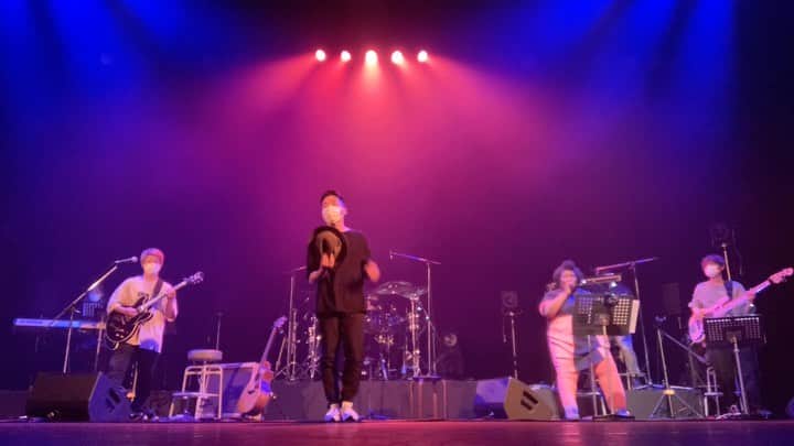 Shingo Okamotoのインスタグラム：「ウォーミングアップ！🕺  本日！ 本番！！🕞  よろしくお願いします！！！🎸🎹🥁🎤🎹🎸👍  #長野市芸術館」