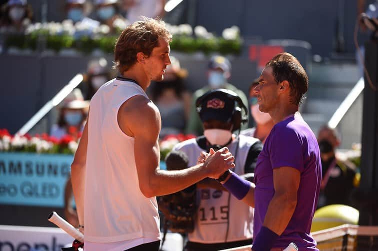 アレクサンダー・ズベレフさんのインスタグラム写真 - (アレクサンダー・ズベレフInstagram)「Always special to play @rafaelnadal, especially on clay! Excited to be in the Semis vs @domithiem 🤩🎾🙌🏼」5月8日 3時11分 - alexzverev123