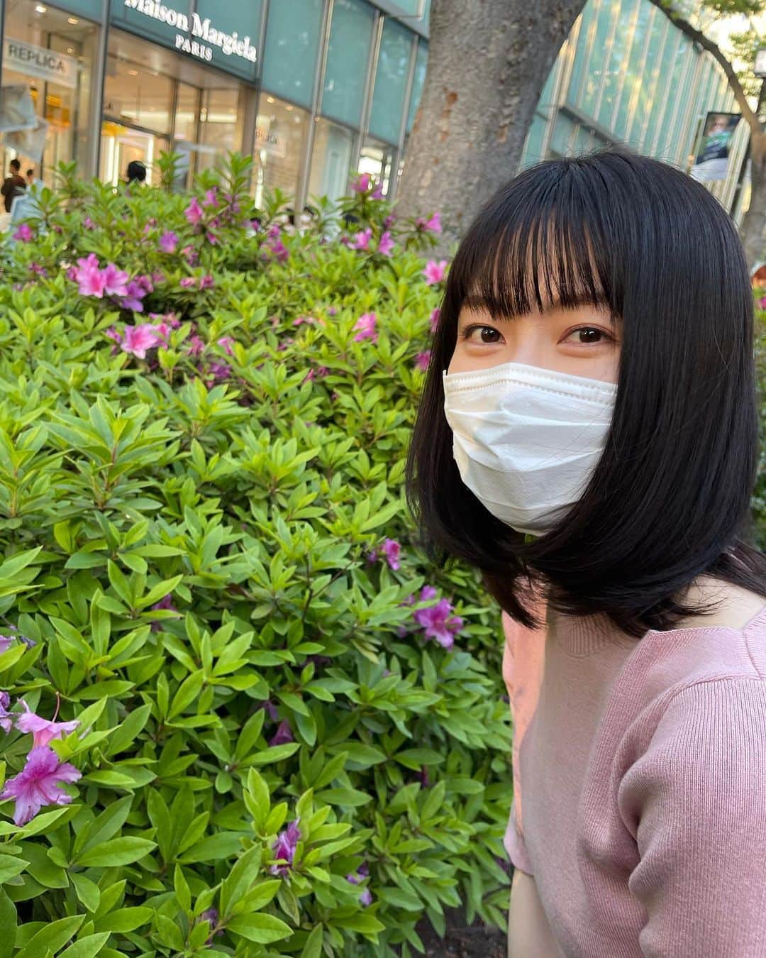 横山由依のインスタグラム：「前髪切りたての時😷」