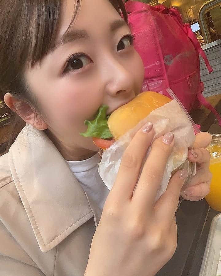 青空ひかりのインスタグラム：「🍔🧃」
