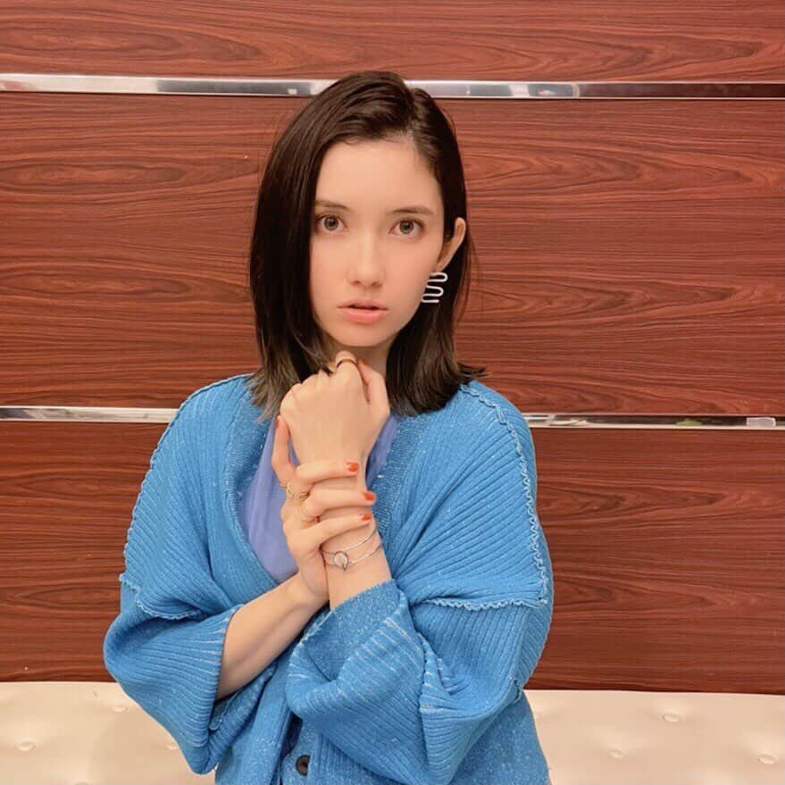 市川紗椰のインスタグラム：「明日あさ7:30から﻿ がっちりマンデー﻿ 駅ナカ特集です！再び森卓さまと一緒でしたー﻿ ﻿ 今夜のJ-WAVE TIME AND TIDE のゲストは料理家の和田明日香さん @jwavetimeandtide ←なかなかパンチの効いたアカウントになってきました。カニポ祭り。﻿ ﻿ 今週のNHKFM かけクラ のテーマは動物。選曲、楽しかったです。﻿ ﻿ がっちりの衣装は﻿ ﻿ #ワンピース @ottodame_jp﻿ #カーディガン@maisonspecial_woman﻿ #ブレスレット #ピアス @sussus.official﻿ #リング @gigi.jewelry﻿ #スタイリスト #西野メンコ さま﻿ #ヘアメイク #井上祥平 さま﻿ ﻿ TBS「がっちりマンデー‼︎」﻿ 5月9日　7:30〜﻿ ﻿ J-WAVE「ORIENT STAR TIME AND TIDE」 ﻿ 5月8日　21:00〜﻿ Radikoで聴き逃し配信あります﻿ ﻿ NHKFM「×（かける）クラシック」﻿ 5月9日　14:00〜﻿ 5月10日　7:25〜(再放送)﻿ らじるらじるで聴き逃し配信あります﻿ ﻿ ﻿」