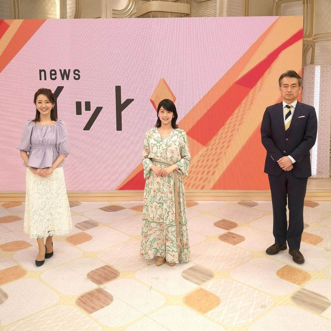 フジテレビ「プライムニュース イブニング」さんのインスタグラム写真 - (フジテレビ「プライムニュース イブニング」Instagram)「内田アナの"見返り美人"ショットに注目! うしろのリボンがポイントです!﻿ そして、きょうは永尾アナがナレーション。 このあともまだ引き続き仕事です…﻿ ﻿ きょうもご覧になっていただきありがとうございました。﻿ ﻿ 生野陽子﻿ #EPOCA @epoca_official﻿ ﻿ 内田嶺衣奈﻿ #TOCCA @tocca_japan﻿ ﻿ #生野陽子﻿ #内田嶺衣奈 @reina.uchida﻿ #奥寺健 @fujitv_announcer﻿ #永尾亜子 @ako_nagao﻿ #フジテレビ﻿ #アナウンサー﻿ #ニュース」5月8日 19時08分 - livenews_it