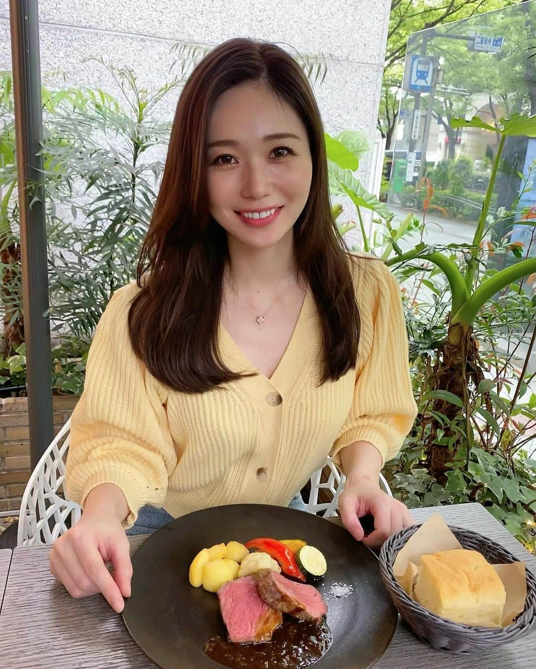 築山可奈さんのインスタグラム写真 - (築山可奈Instagram)「念願のお肉🍖 お肉食べたかったから願いが叶った💕 #肉欲 #肉食べたい🍖 #赤身肉 #ヒレ #ヘレ肉 #ランチ #息抜き #息抜き大事 #オシャレ風 #オシャレぶるやつ #疲れが取れない #今年36歳 #疲労との戦い #遊びに行きたい #コロナに負けるな」5月8日 19時15分 - kana.tsukiyama