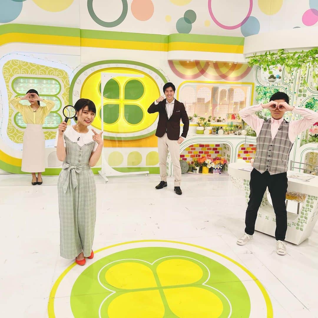 かほなんのインスタグラム：「今朝は「ドデスカ！ドようびデス。」に出演でした！📺  見てくださった方、ありがとうございました🔎✨ お花のイヤリングつけてさせてもらった🌸  今日も「生放送の裏側ってすごい！」って感動した…！ そして皆さんフレンドリーで、とっても楽しい現場です✨  七宝みそパンも美味しかった〜！🍞✨  ドデスカ！関係者の皆さん、ありがとうございました！  (島貫さん、ルーペアクション成功おめでとうございます👏👏)  #ドデスカ #ドデスカドようびデス  #メーテレ  #さばいどる #かほなん」