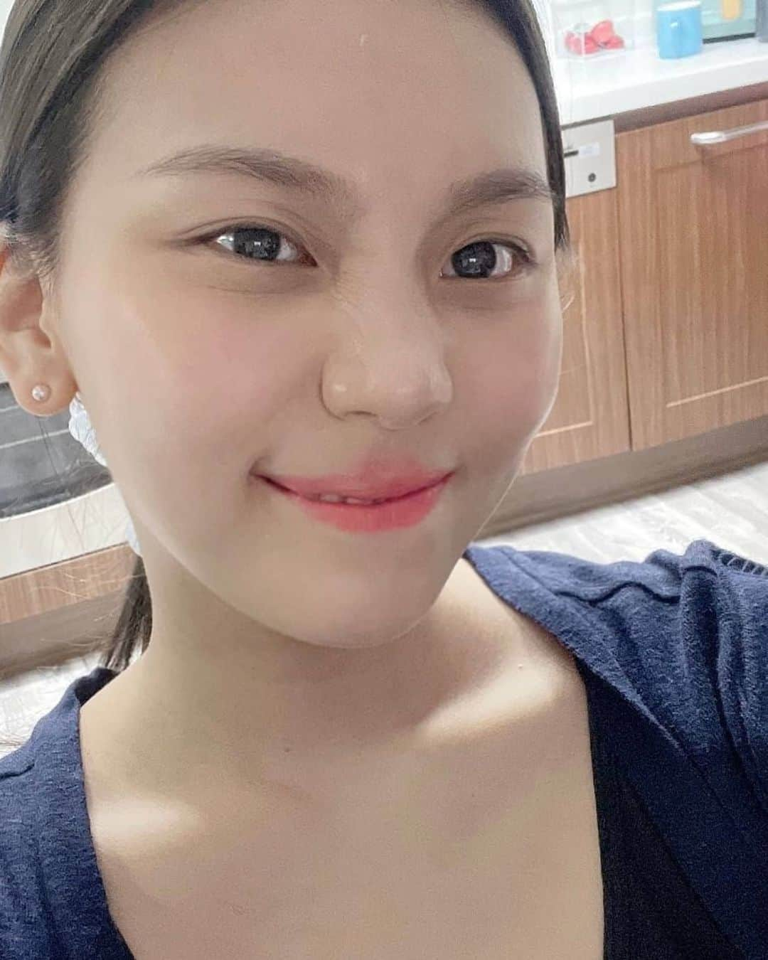 オムジさんのインスタグラム写真 - (オムジInstagram)「📸 요래조래 #여자친구 #엄지 #GFRIEND #UMJI」5月8日 11時39分 - gfriendumji