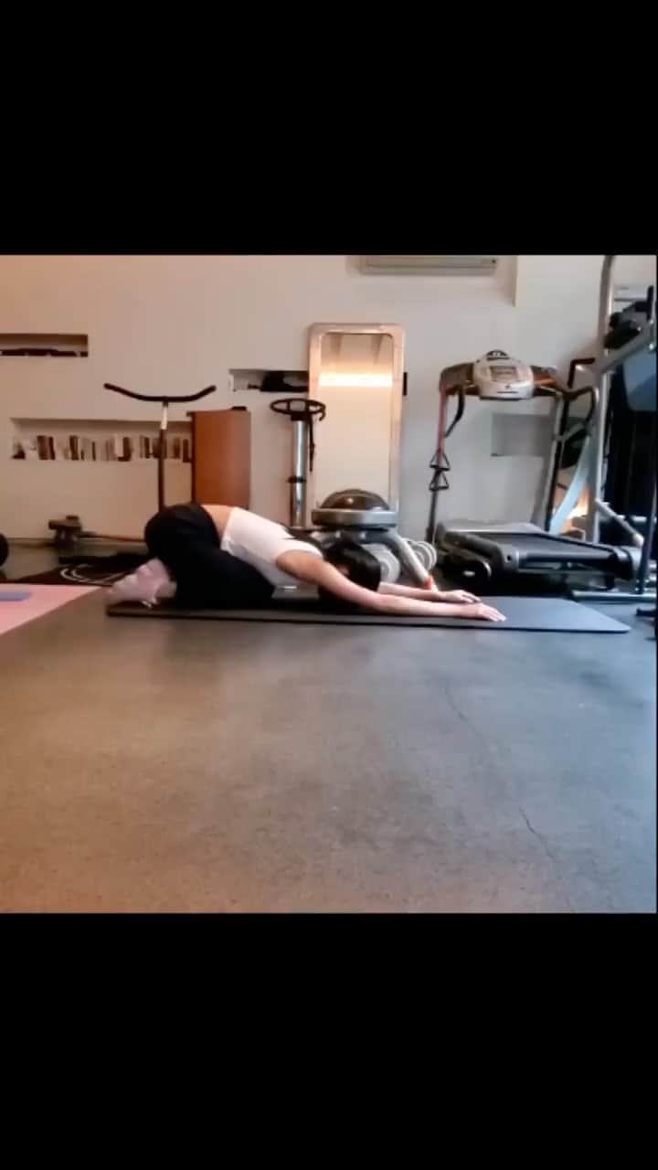 Kōki, cocomiのインスタグラム：「kokiさんトレーニング🧘‍♀️🤸‍♀️  #koki #cocomi」