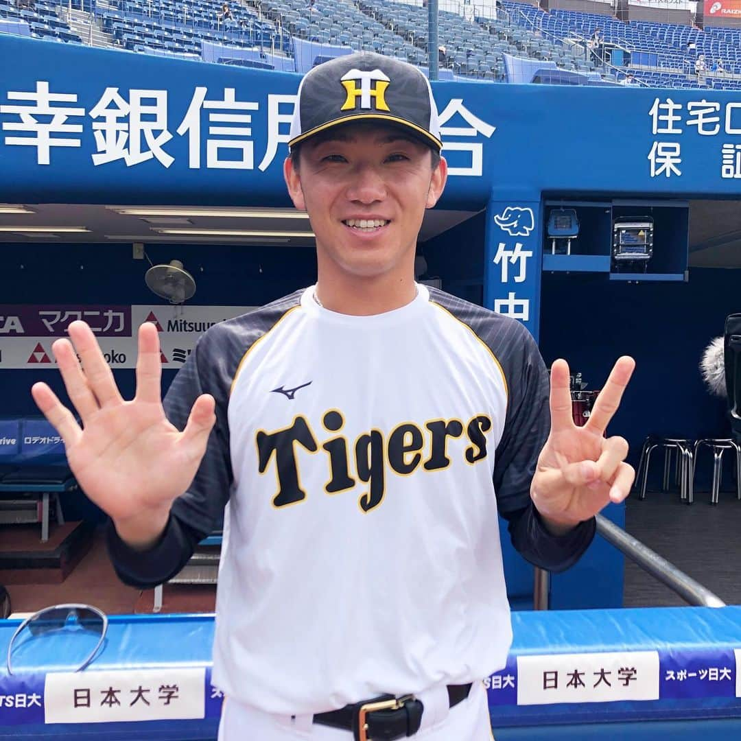 阪神タイガースさんのインスタグラム写真 - (阪神タイガースInstagram)「今日25歳のお誕生日を迎えた伊藤将司選手🎂おめでとうございます🎉 #伊藤将司 選手 #25th #happybirthday #hbd🎂  #おめでとうございます #阪神タイガース #挑超頂」5月8日 12時56分 - hanshintigers_official