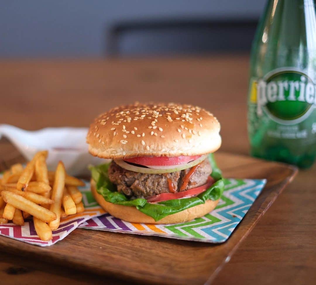 木本泉さんのインスタグラム写真 - (木本泉Instagram)「- コストコで購入したハンバーガー用のパンとパテでランチ🍔  簡単に出来て美味しい😊  #コストコ#ハンバーガー#週末ランチ」5月8日 13時41分 - izumikimoto