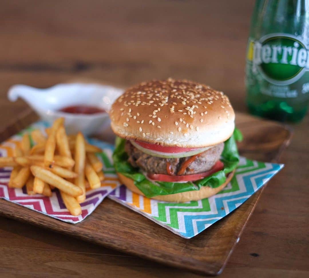 木本泉さんのインスタグラム写真 - (木本泉Instagram)「- コストコで購入したハンバーガー用のパンとパテでランチ🍔  簡単に出来て美味しい😊  #コストコ#ハンバーガー#週末ランチ」5月8日 13時41分 - izumikimoto