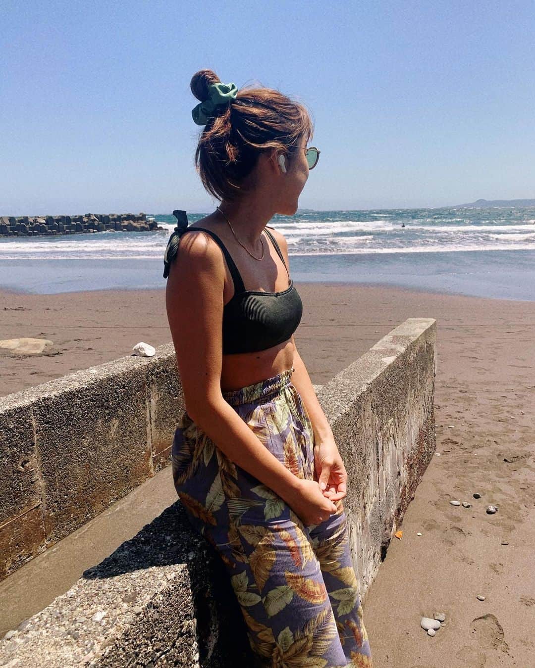 マイコ さんのインスタグラム写真 - (マイコ Instagram)「* お弁当作って海まで行った日🏖 太陽の下で大好きな景色を前に食べるって 美味しいなぁ🍱 モリモリ食べてしっかり胃が出たw ・ ・ ・ ・ 👙＋🩳→ @roxyjapan  #roxyjapan#roxy#roxygirl#bikini#sea#beach#fashion」5月8日 15時16分 - maicorori