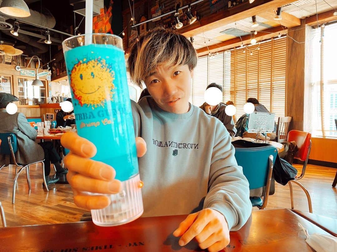 時椿サスケさんのインスタグラム写真 - (時椿サスケInstagram)「またまた緊急事態宣言が延長！こうやって気にせず外に出れる日はいつ来るのか…  #耐えるしかないんだけどー #動画にも制限でちゃうしー #そんな中でも初心にかえって #やりたい動画出すことに決めました #やりたい企画 #やりたい編集 #やりたいイベント #やっぱりどんな状況でも楽しまなきゃ損じゃん #そして生き抜く #みんなもコロナに気をつけてね」5月8日 16時02分 - zashiki_sasuke