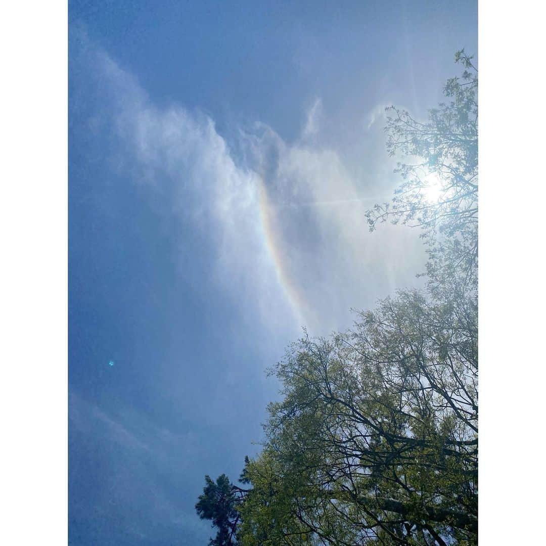 今泉マヤさんのインスタグラム写真 - (今泉マヤInstagram)「. 🌈☁️ . GWいかがでしたか…？ 先日ふと空を見上げると 虹色の雲が見られてラッキーでした☺︎ . #彩雲 #というのでしょうか #誰か教えてください ✨」5月8日 16時11分 - maya.imaizumi